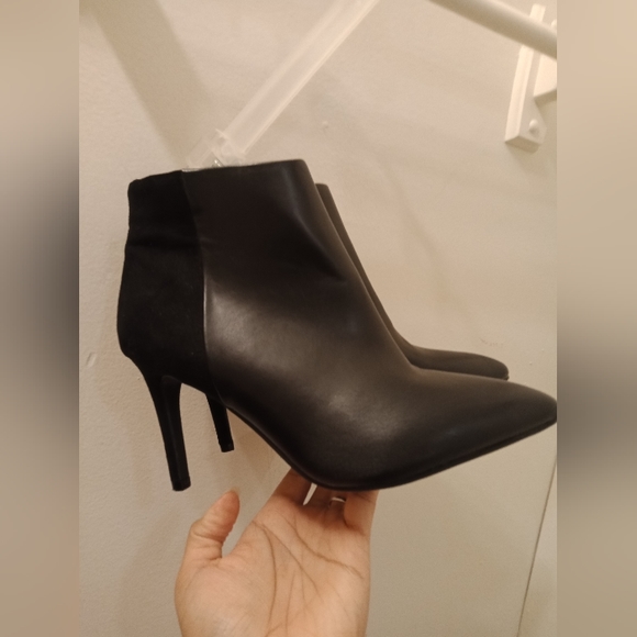 Worthington Ankle Black Boots Solid - Picture 2 of 5